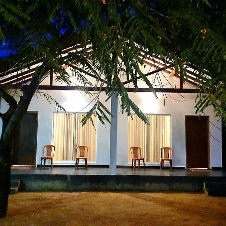 Hotel krish Kalkudah  Buitenkant foto
