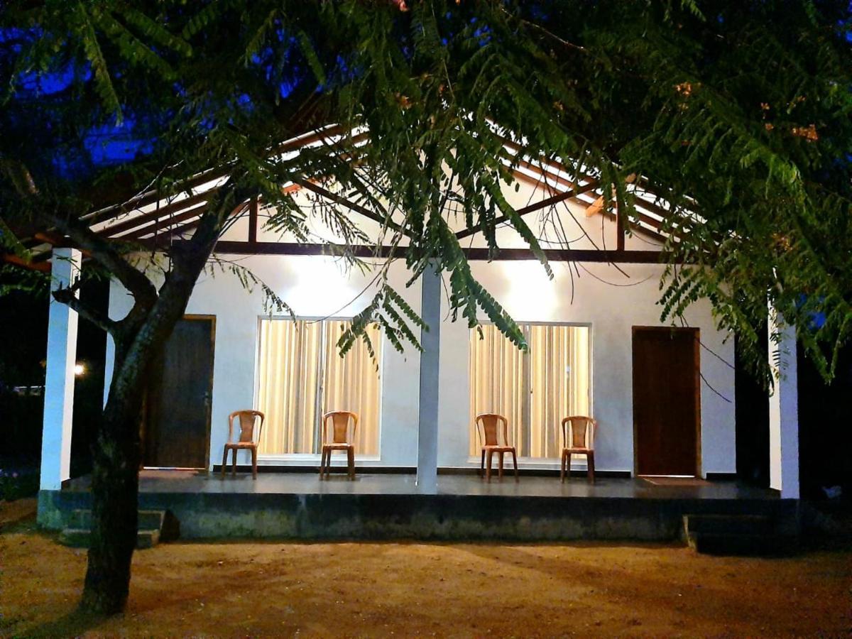 Hotel krish Kalkudah  Buitenkant foto