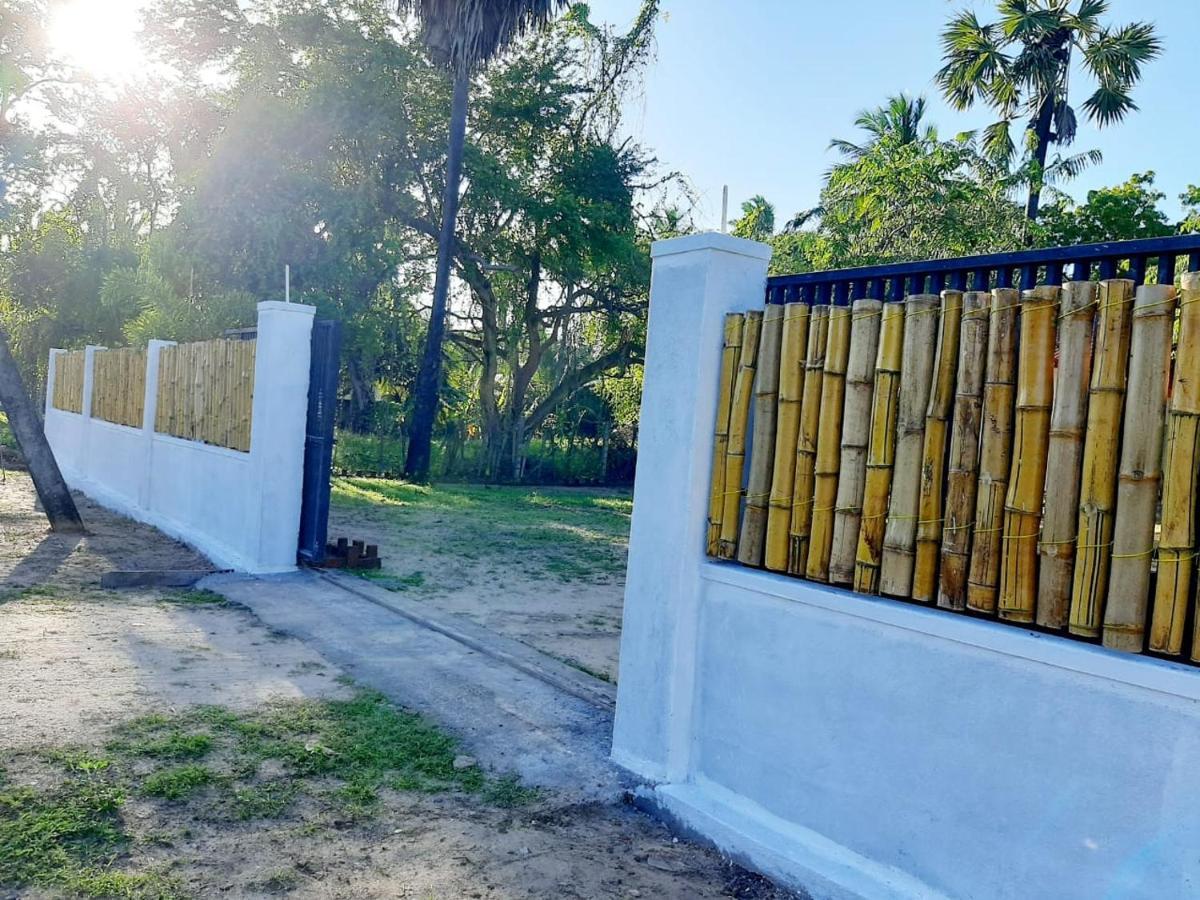 Hotel krish Kalkudah  Buitenkant foto